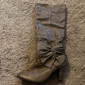 Heel boots gently worn 7.5 brown